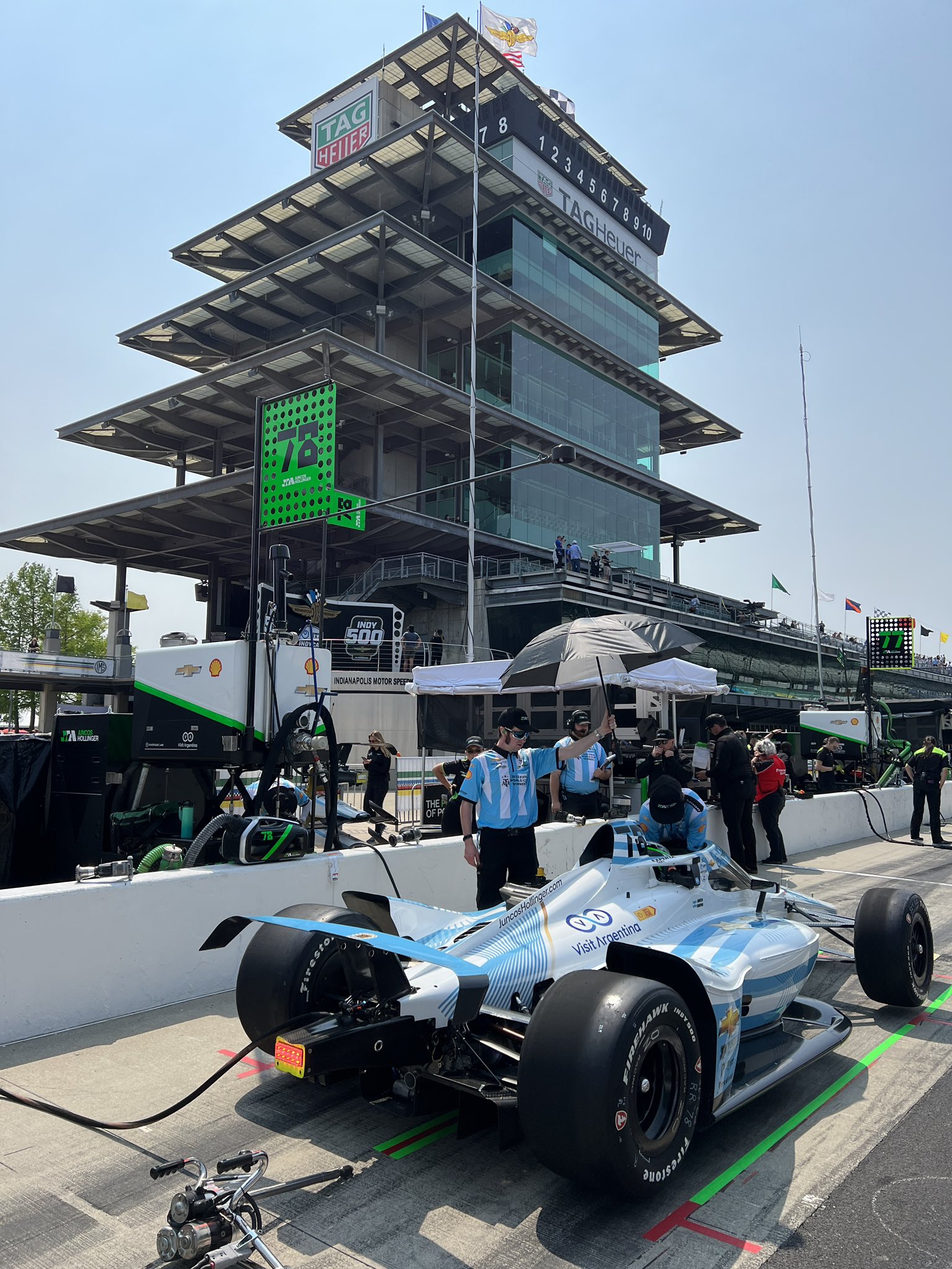 Las fotos del auto de Canapino en los boxes de Indianápolis: canapino 4.jpeg